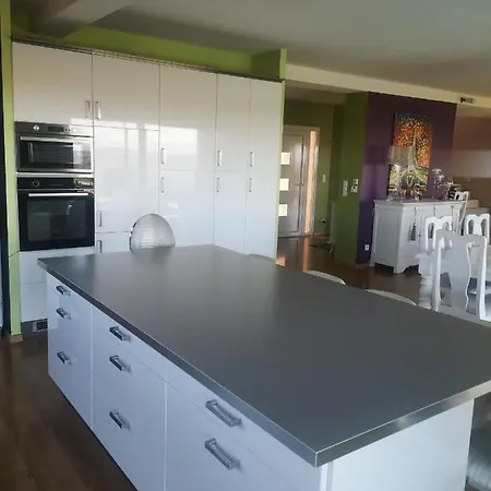Maison Avec Piscine Ayant Une Vue Exceptionnelle Sur Le Lauragais Et La Chaine Des Pyrenees *
