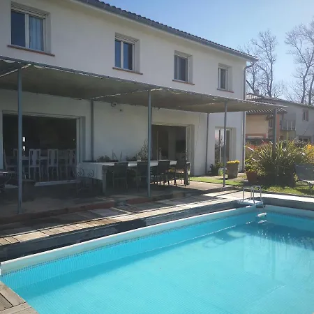 Villa Maison Avec Piscine Ayant Une Vue Exceptionnelle Sur Le Lauragais Et La Chaine Des Pyrenees *