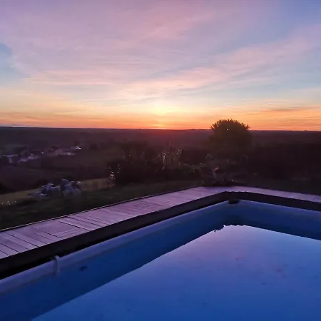 Maison Avec Piscine Ayant Une Vue Exceptionnelle Sur Le Lauragais Et La Chaine Des Pyrenees * Puechoursi