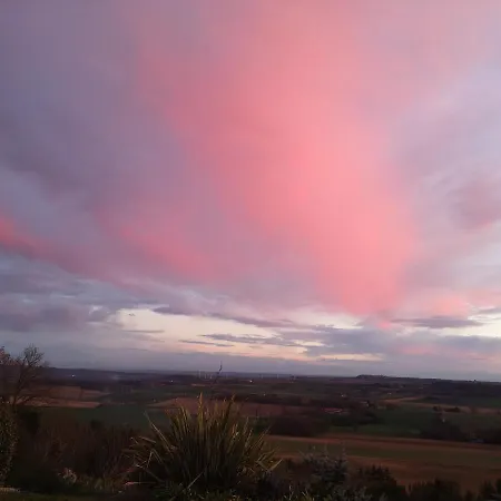 Maison Avec Piscine Ayant Une Vue Exceptionnelle Sur Le Lauragais Et La Chaine Des Pyrenees Villa Puechoursi