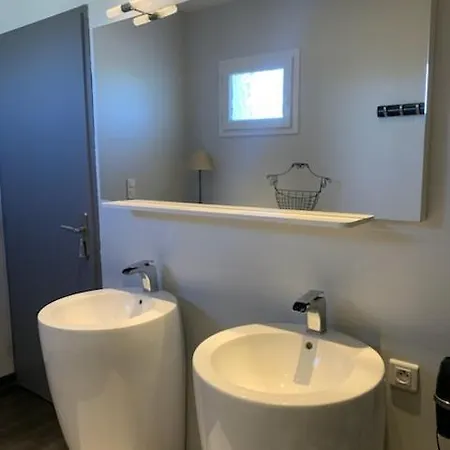 Maison Avec Piscine Ayant Une Vue Exceptionnelle Sur Le Lauragais Et La Chaine Des Pyrenees Villa